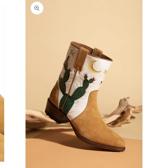 Ranch Road Archer Prickly Short Cowboy Boots - Picture 9 of 9